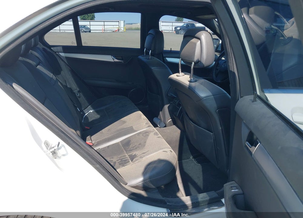 2008 MERCEDES-BENZ C 300 LUXURY/SPORT VIN: WDDGF54X48F057236