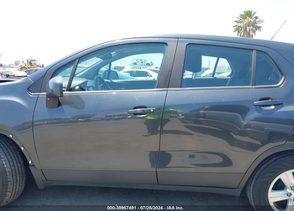 2019 CHEVROLET TRAX LS VIN: 3GNCJKSB3KL319829
