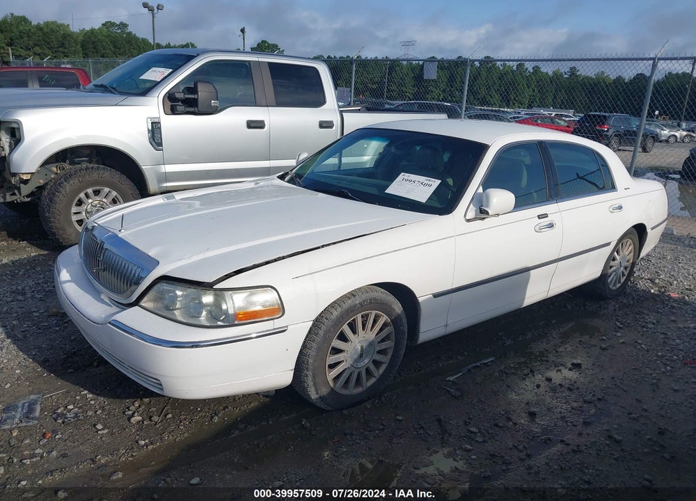 2004 LINCOLN TOWN CAR SIGNATURE VIN: 1LNHM81WX4Y657691