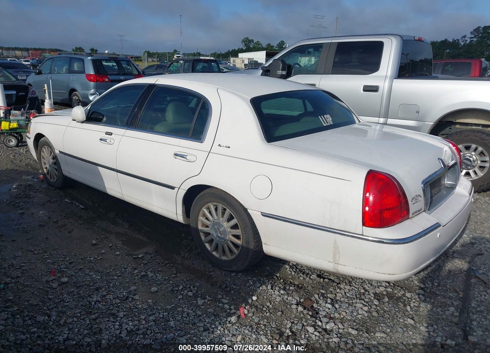 2004 LINCOLN TOWN CAR SIGNATURE VIN: 1LNHM81WX4Y657691