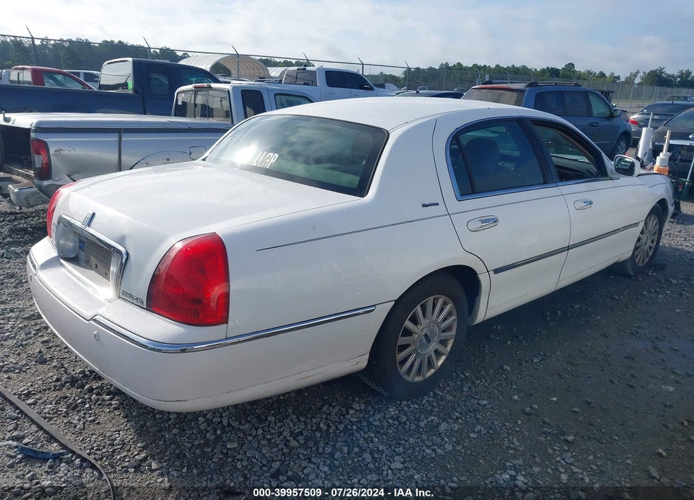 2004 LINCOLN TOWN CAR SIGNATURE VIN: 1LNHM81WX4Y657691