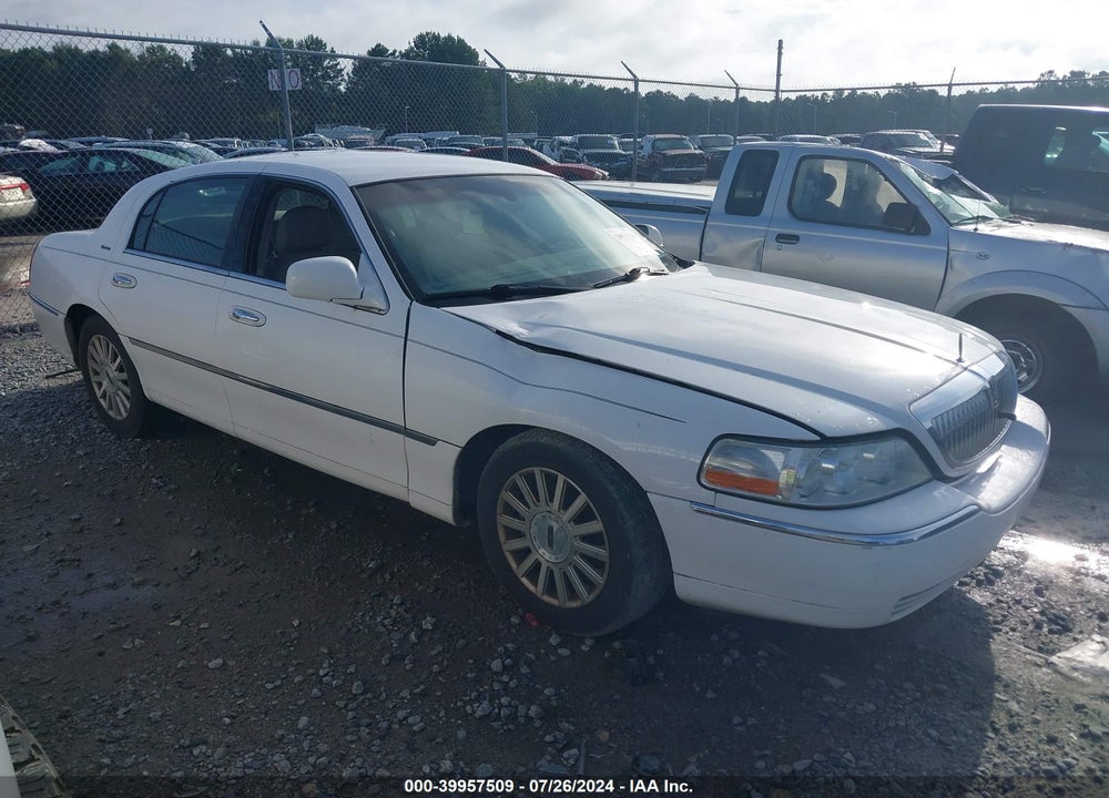 2004 LINCOLN TOWN CAR SIGNATURE VIN: 1LNHM81WX4Y657691