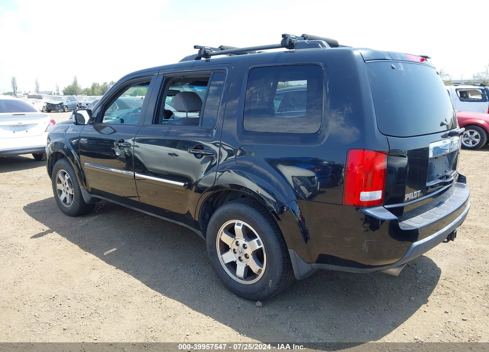 2011 HONDA PILOT TOURING VIN: 5FNYF3H90BB037737