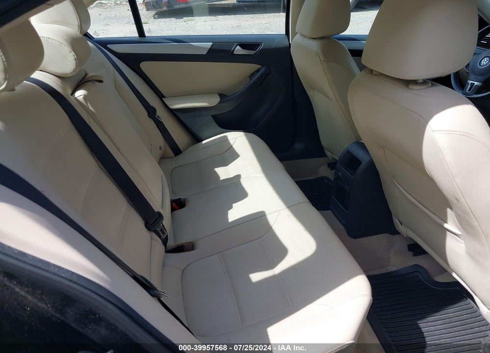 2014 VOLKSWAGEN JETTA 1.8T SE VIN: 3VWD07AJ0EM222671