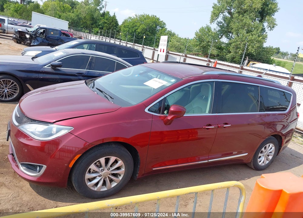 2019 CHRYSLER PACIFICA TOURING L VIN: 2C4RC1BG0KR554114
