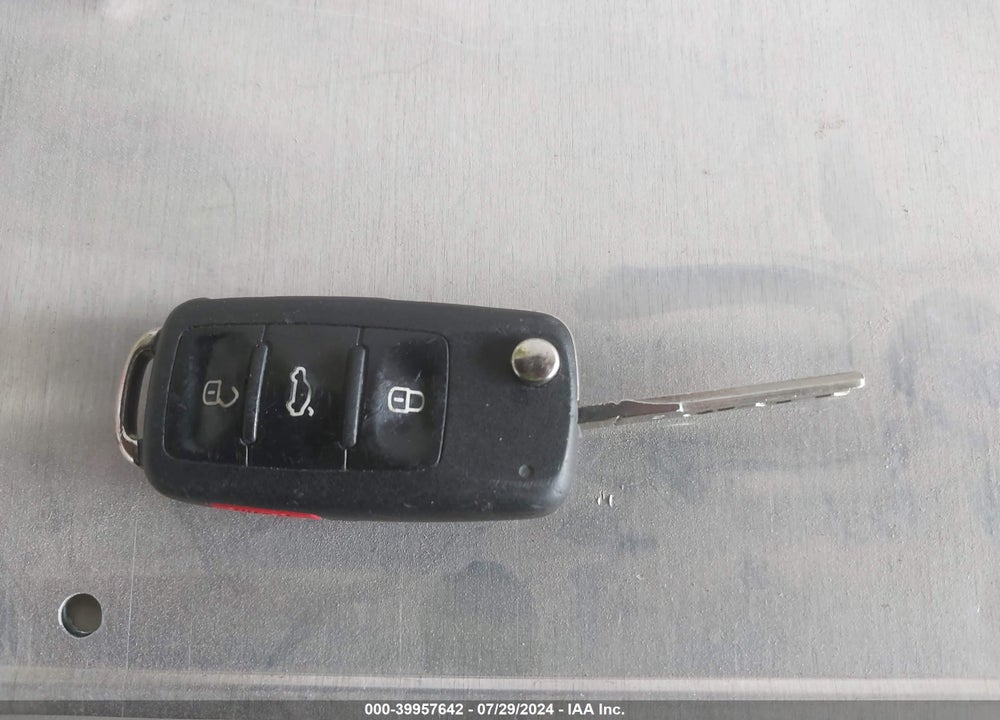 2012 VOLKSWAGEN BEETLE 2.5L VIN: 3VWJP7AT9CM606526