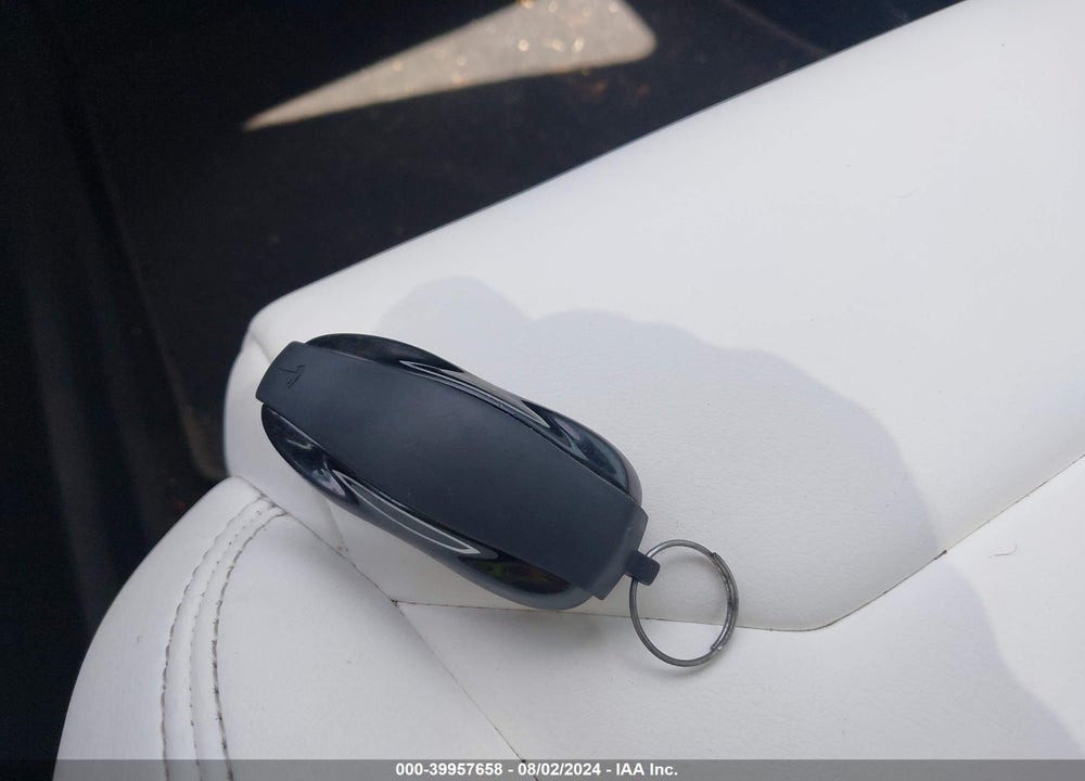 2018 TESLA MODEL S 100D/75D/P100D VIN: 5YJSA1E29JF261491