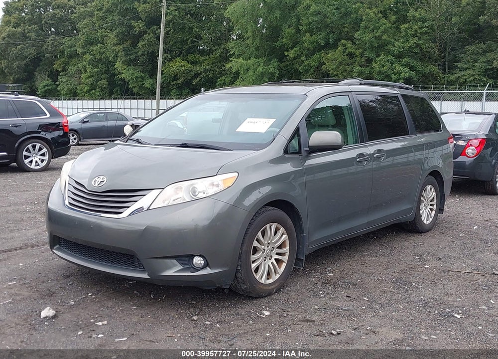 2012 TOYOTA SIENNA XLE V6 8 PASSENGER VIN: 5TDYK3DC7CS199360