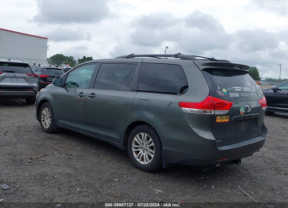 2012 TOYOTA SIENNA XLE V6 8 PASSENGER VIN: 5TDYK3DC7CS199360