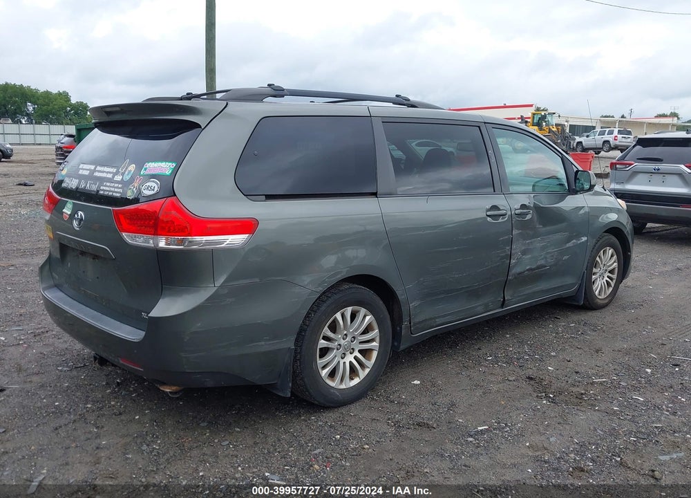 2012 TOYOTA SIENNA XLE V6 8 PASSENGER VIN: 5TDYK3DC7CS199360