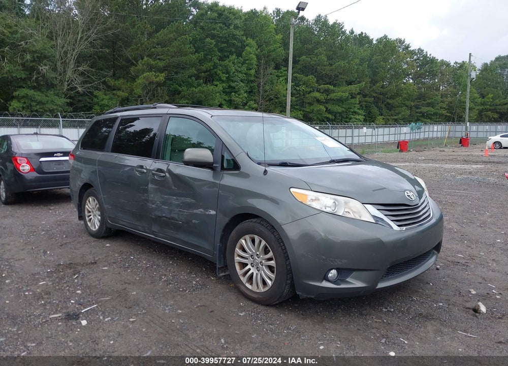 2012 TOYOTA SIENNA XLE V6 8 PASSENGER VIN: 5TDYK3DC7CS199360