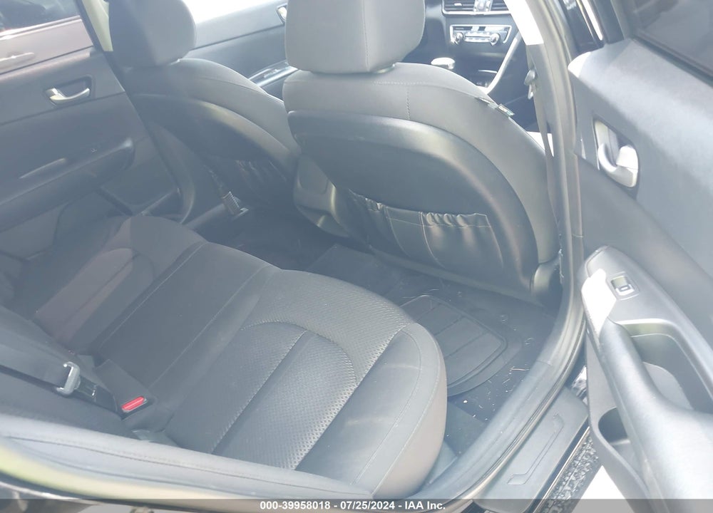 2016 KIA OPTIMA LX VIN: 5XXGT4L3XGG104409