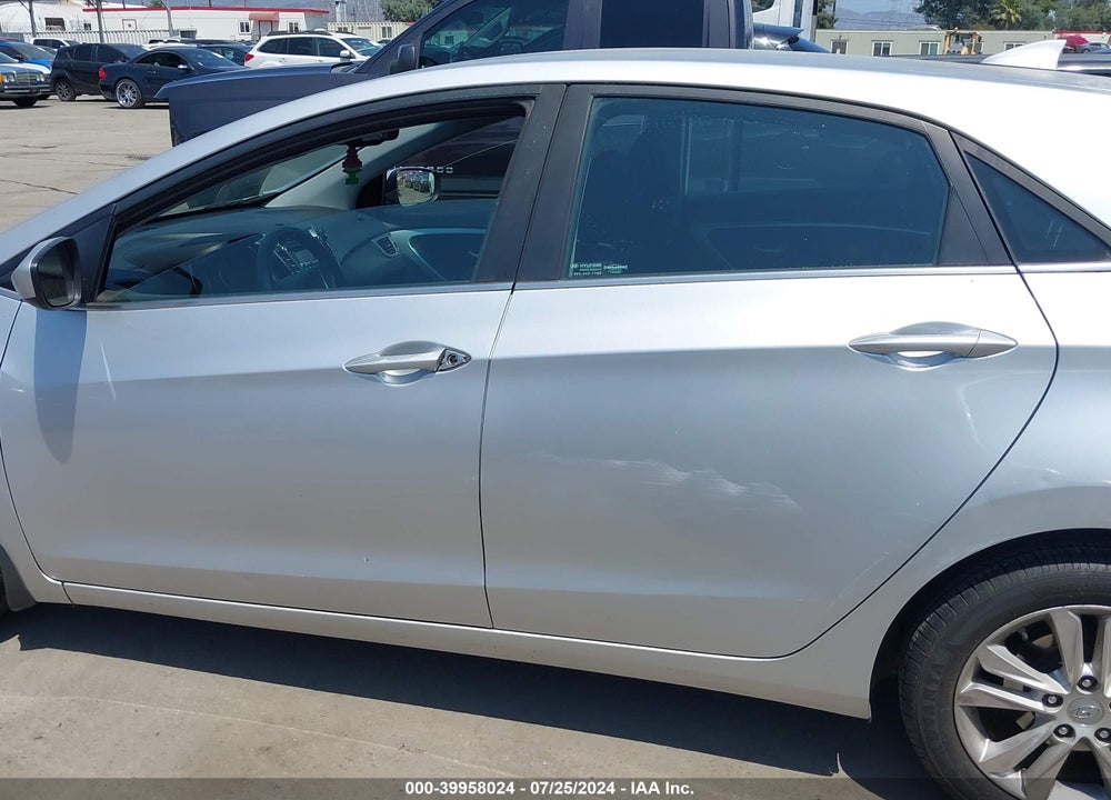 2013 HYUNDAI ELANTRA GT VIN: KMHD35LE6DU129822