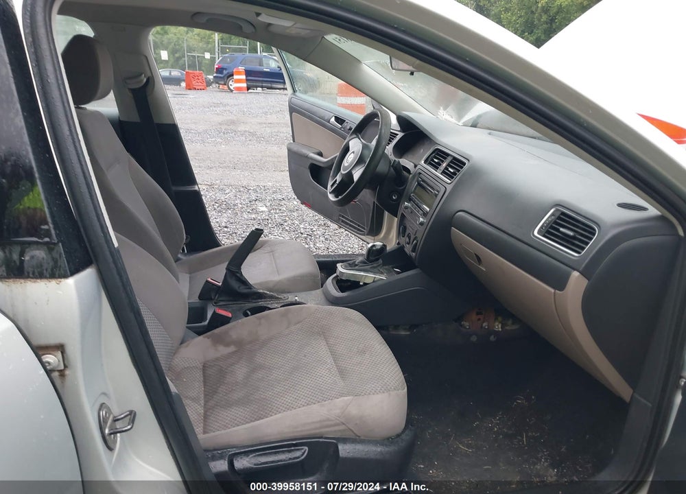 2011 VOLKSWAGEN JETTA 2.0L S VIN: 3VW2K7AJ3BM331977