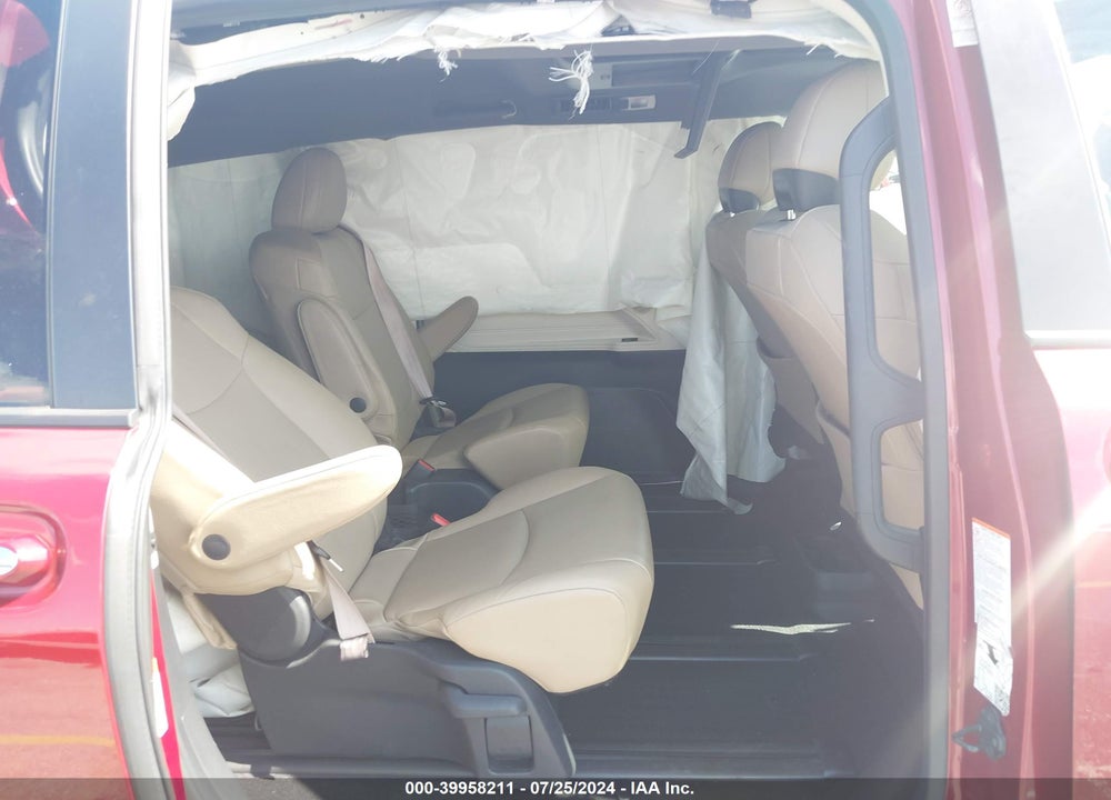 2021 TOYOTA SIENNA XLE VIN: 5TDJSKFC6MS024298