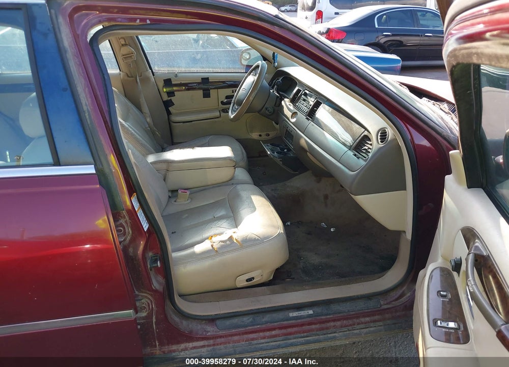 1999 LINCOLN TOWN CAR CARTIER VIN: 1LNHM83W9XY671440