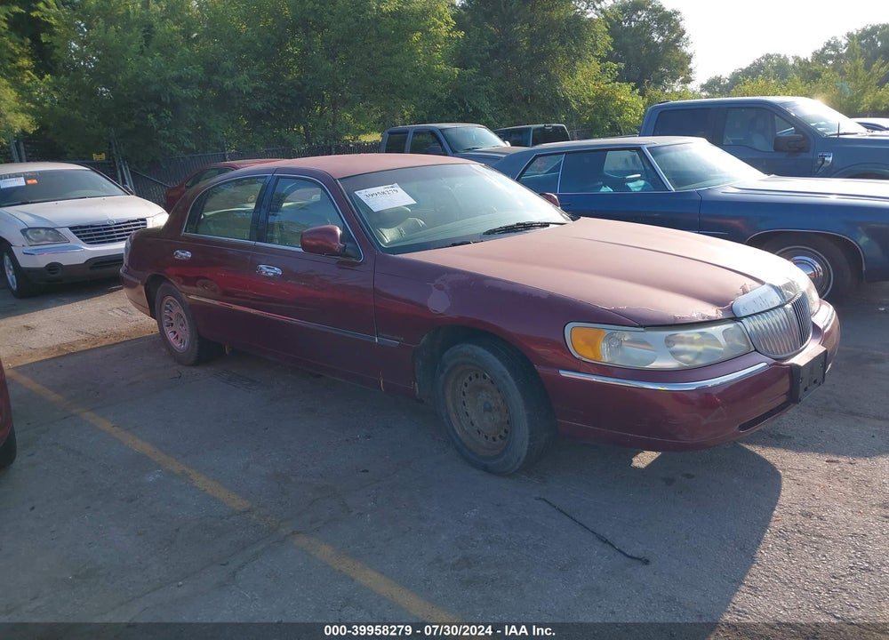 1999 LINCOLN TOWN CAR CARTIER VIN: 1LNHM83W9XY671440