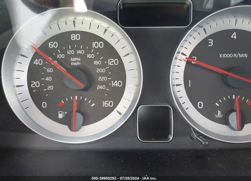 2013 VOLVO C70 T5 VIN: YV1672MC8DJ141057