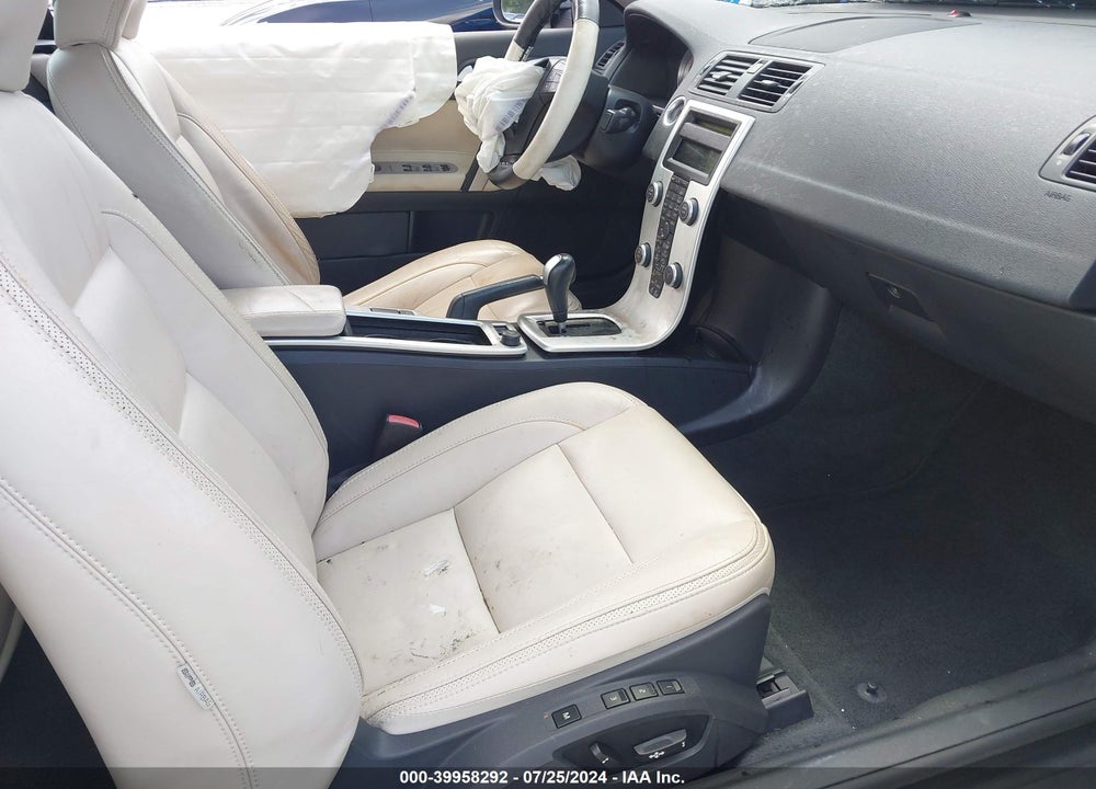 2013 VOLVO C70 T5 VIN: YV1672MC8DJ141057