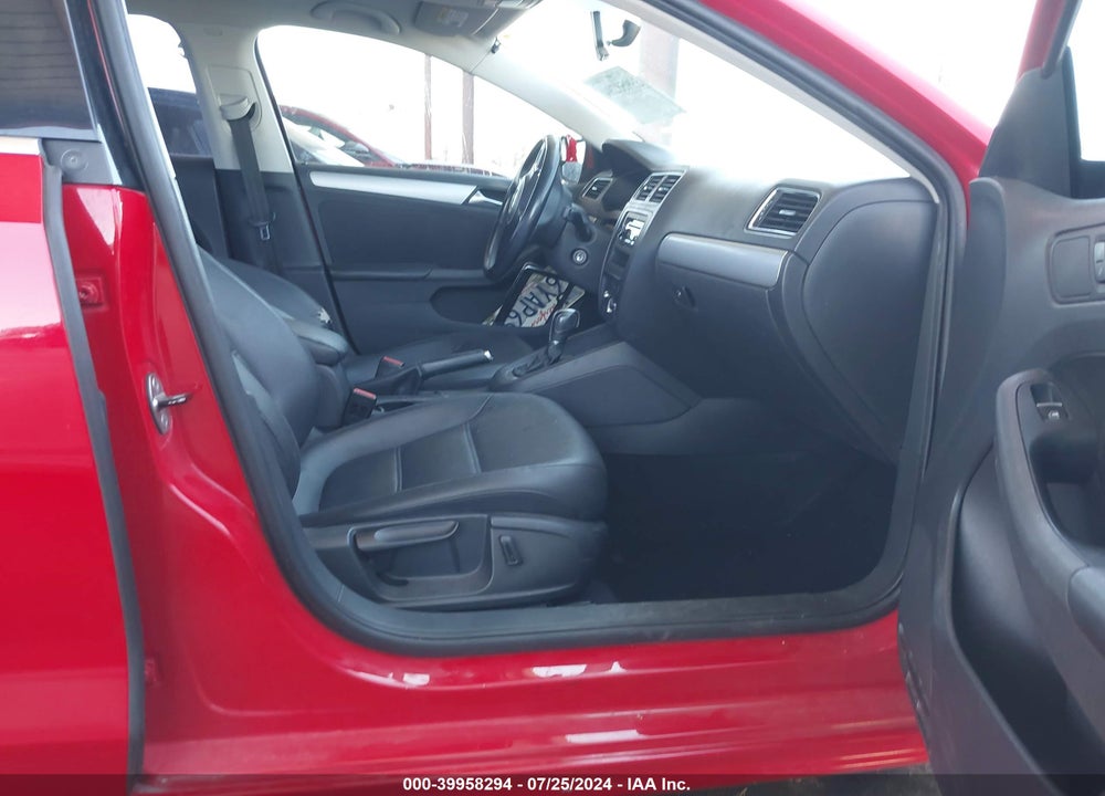 2013 VOLKSWAGEN JETTA 2.5L SE VIN: 3VWDP7AJXDM380929