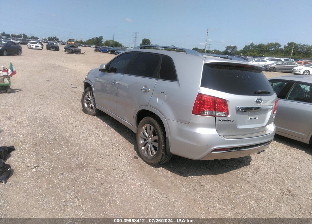 2013 KIA SORENTO SX VIN: 5XYKW4A22DG392848