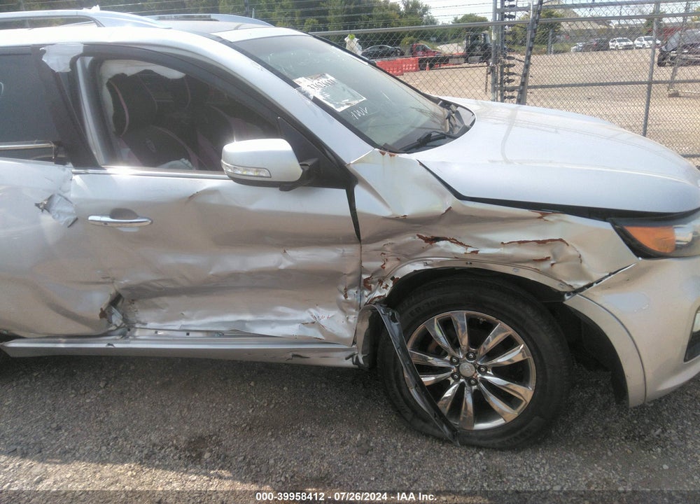 2013 KIA SORENTO SX VIN: 5XYKW4A22DG392848