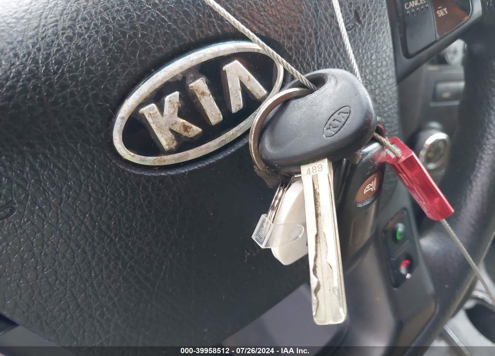 2012 KIA SORENTO LX VIN: 5XYKT3A18CG195255