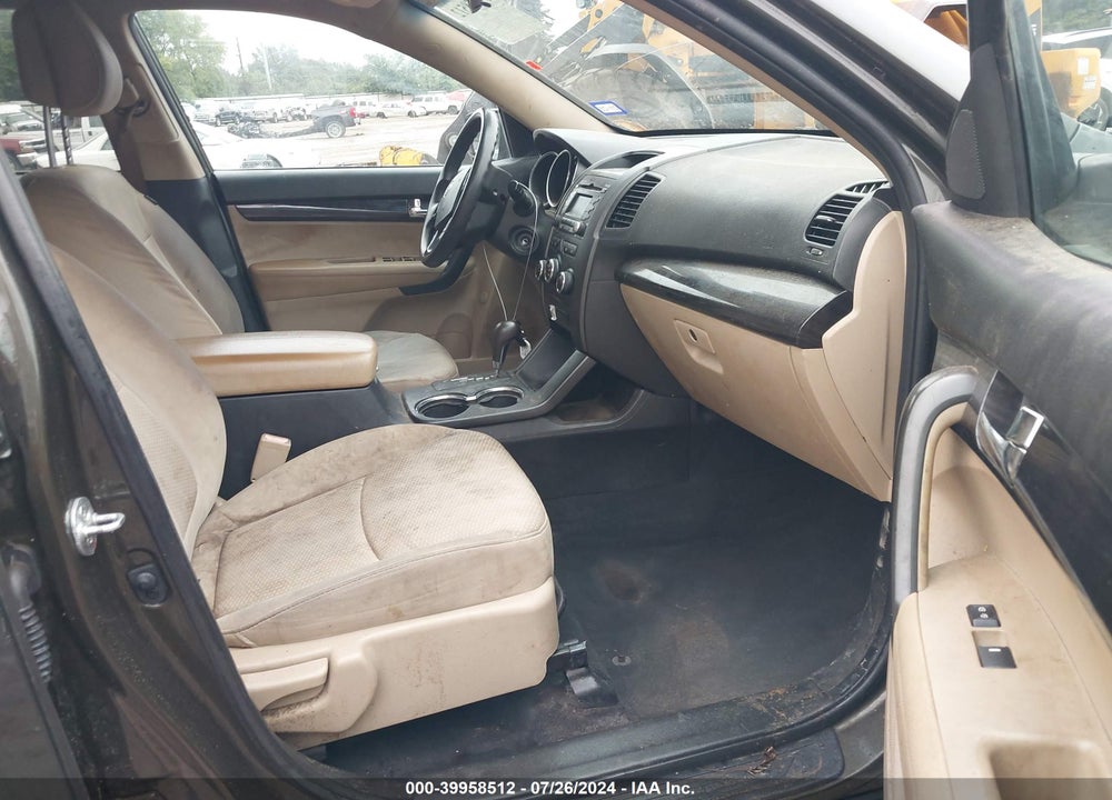 2012 KIA SORENTO LX VIN: 5XYKT3A18CG195255
