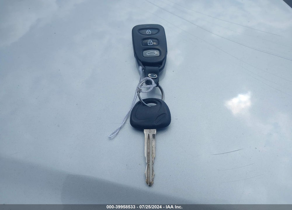 2008 HYUNDAI ELANTRA GLS/SE VIN: KMHDU46D58U574150