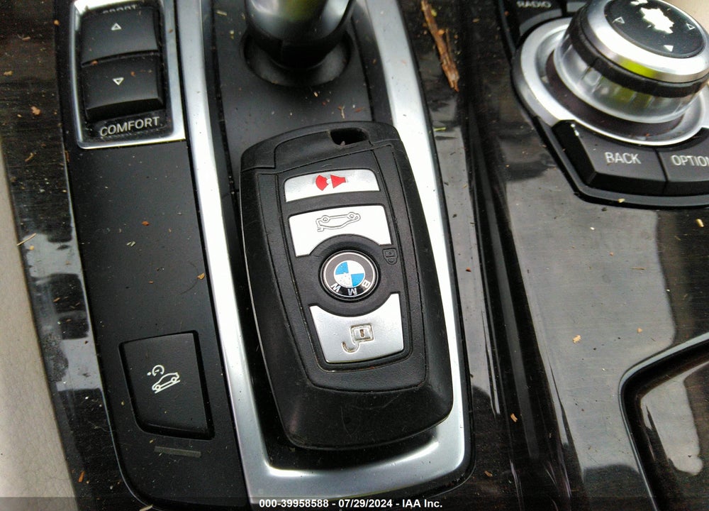 2013 BMW 528I XDRIVE VIN: WBAXH5C50DDW13873