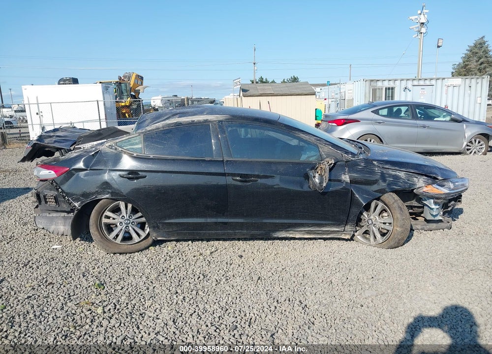 2018 HYUNDAI ELANTRA SEL VIN: 5NPD84LF5JH304026