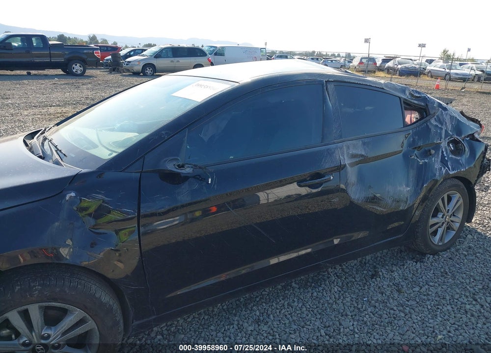 2018 HYUNDAI ELANTRA SEL VIN: 5NPD84LF5JH304026