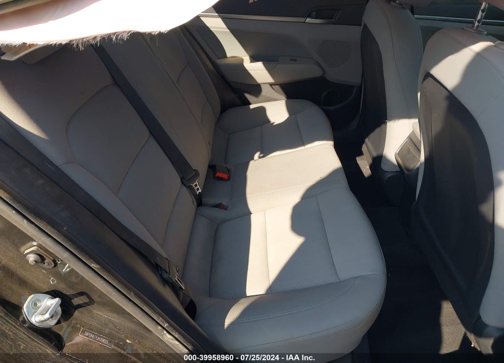 2018 HYUNDAI ELANTRA SEL VIN: 5NPD84LF5JH304026