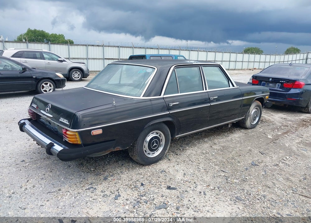 1975 MERCEDES-BENZ 240 VIN: 0001151171007853