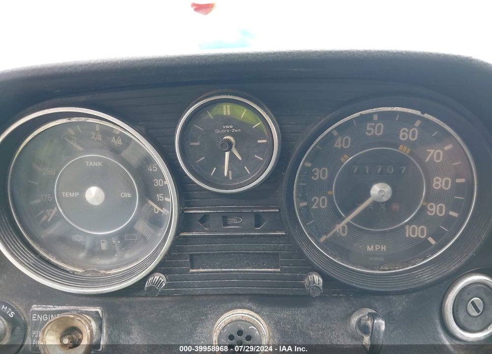 1975 MERCEDES-BENZ 240 VIN: 0001151171007853