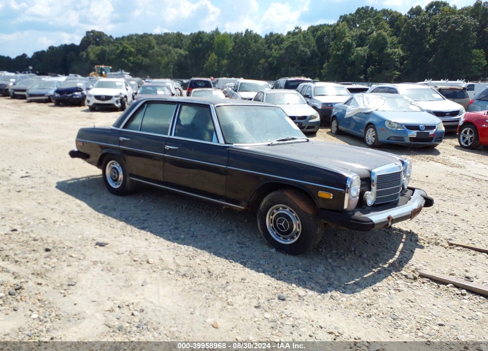 1975 MERCEDES-BENZ 240 VIN: 0001151171007853