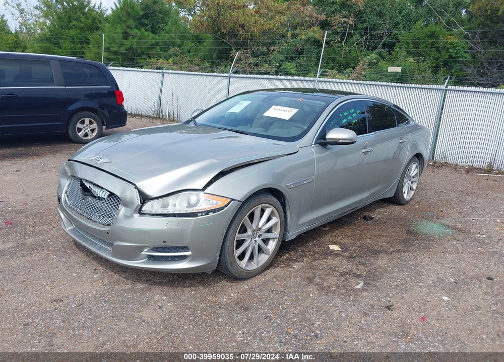 2011 JAGUAR XJ VIN: SAJWA1CB8BLV13736