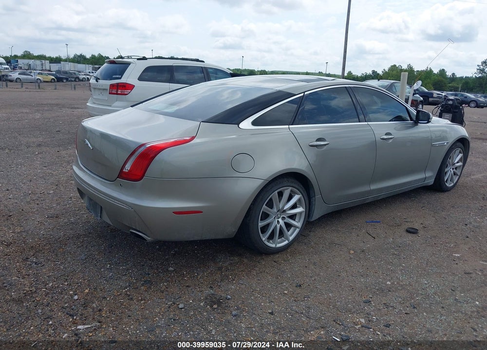 2011 JAGUAR XJ VIN: SAJWA1CB8BLV13736