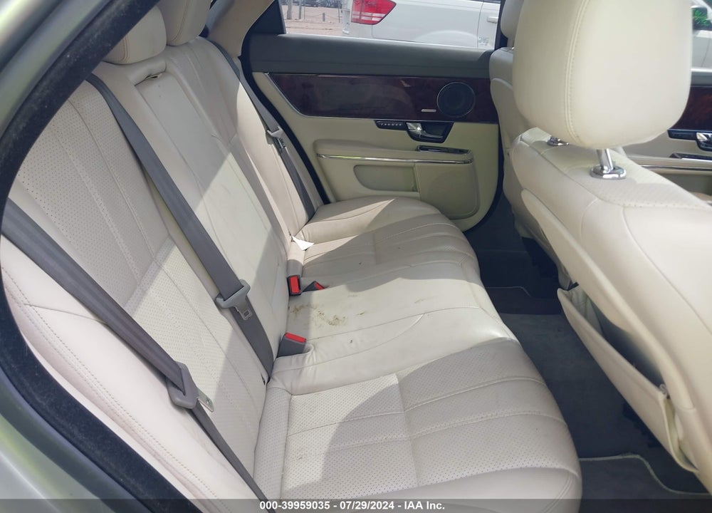 2011 JAGUAR XJ VIN: SAJWA1CB8BLV13736