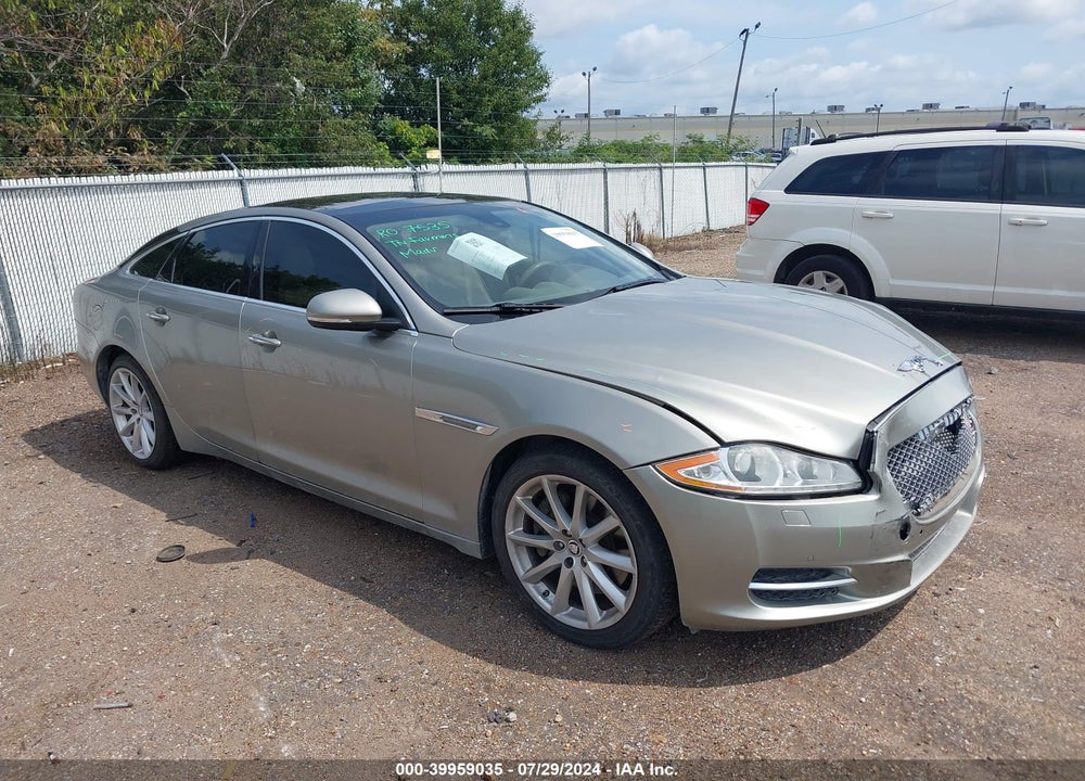 2011 JAGUAR XJ VIN: SAJWA1CB8BLV13736