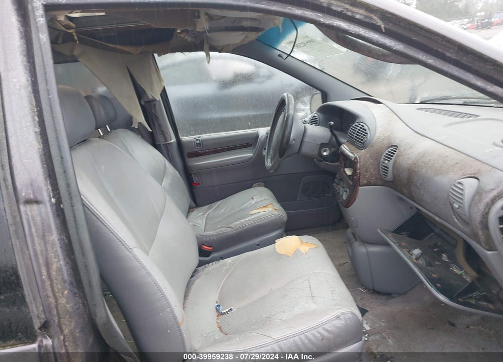 1996 CHRYSLER TOWN & COUNTRY LXI VIN: 1C4GP64L5TB299592