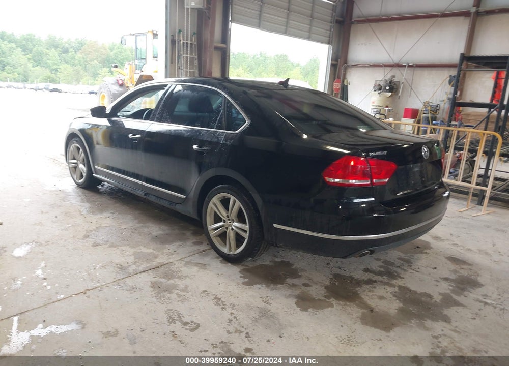 2014 VOLKSWAGEN PASSAT 2.0L TDI SE VIN: 1VWBN7A35EC091944