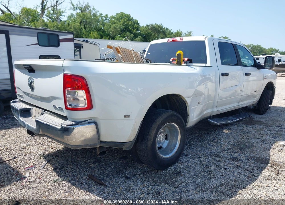 2024 RAM 3500 BIG HORN  4X4 8' BOX VIN: 3C63RRHL2RG108139