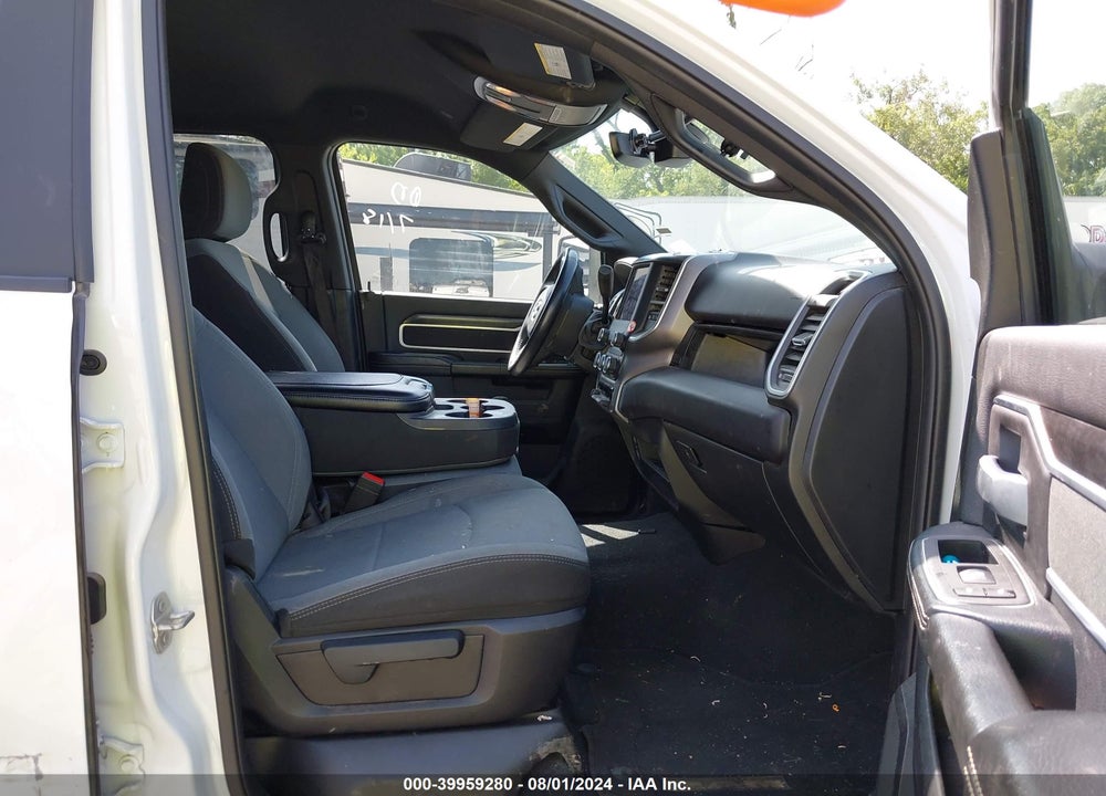 2024 RAM 3500 BIG HORN  4X4 8' BOX VIN: 3C63RRHL2RG108139