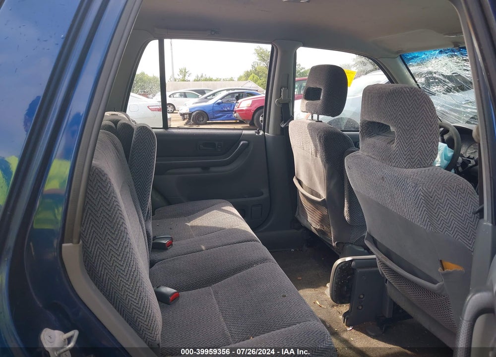 1998 HONDA CR-V LX VIN: JHLRD1847WC052910