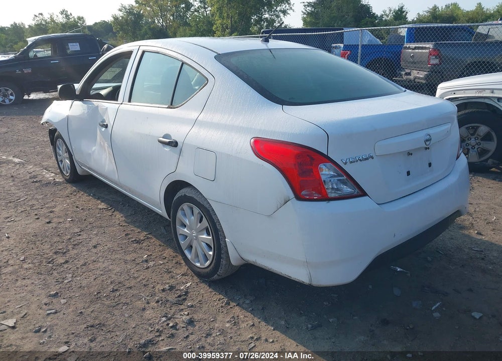 2015 NISSAN VERSA 1.6 S+ VIN: 3N1CN7AP2FL944819