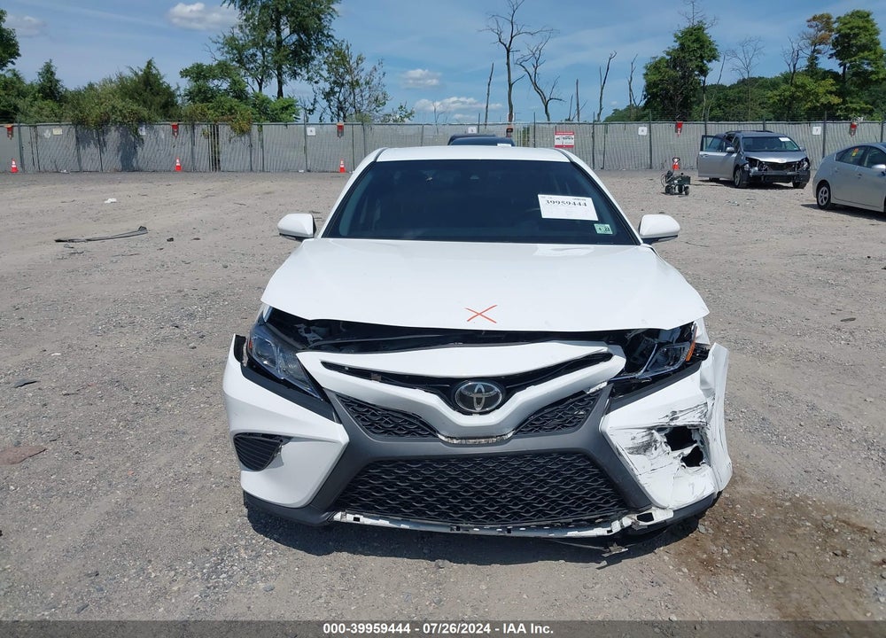 2018 TOYOTA CAMRY SE VIN: 4T1B11HK5JU576528