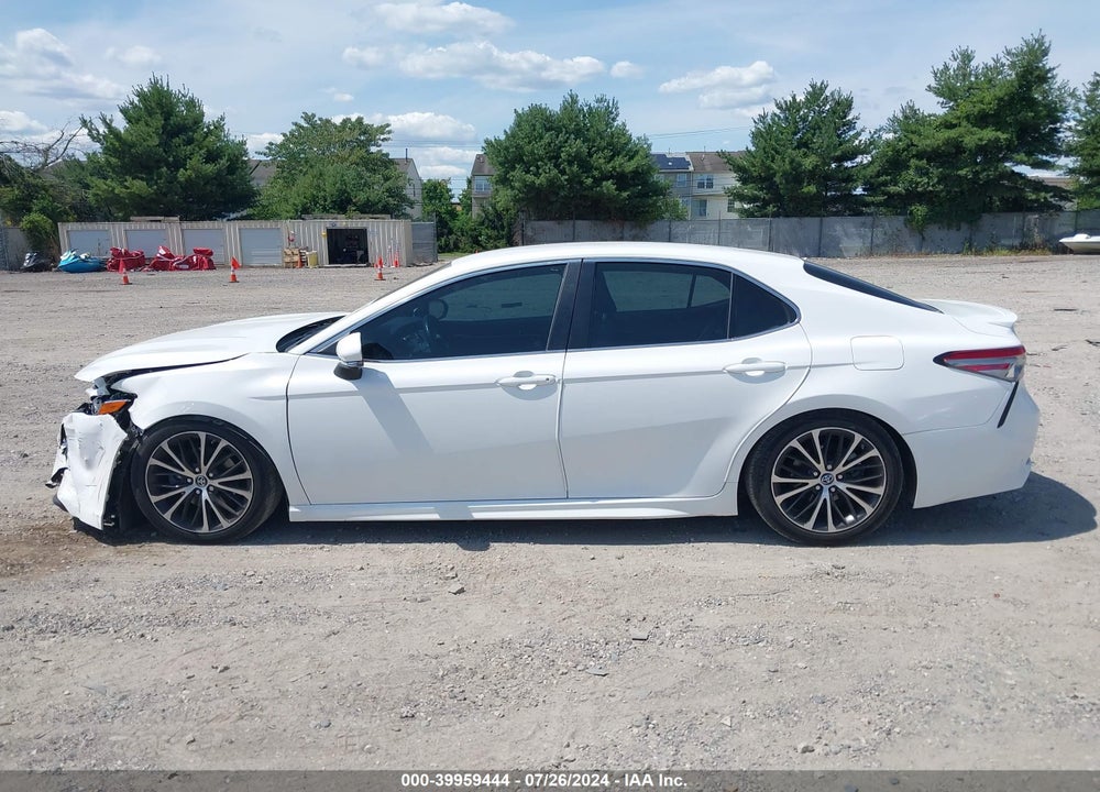 2018 TOYOTA CAMRY SE VIN: 4T1B11HK5JU576528