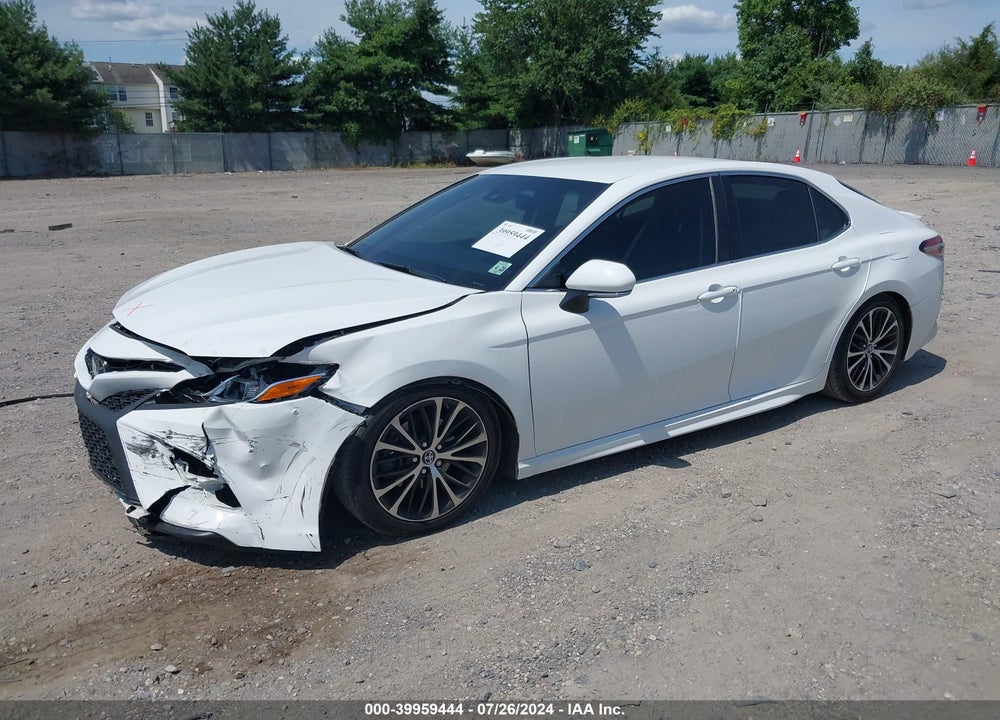 2018 TOYOTA CAMRY SE VIN: 4T1B11HK5JU576528