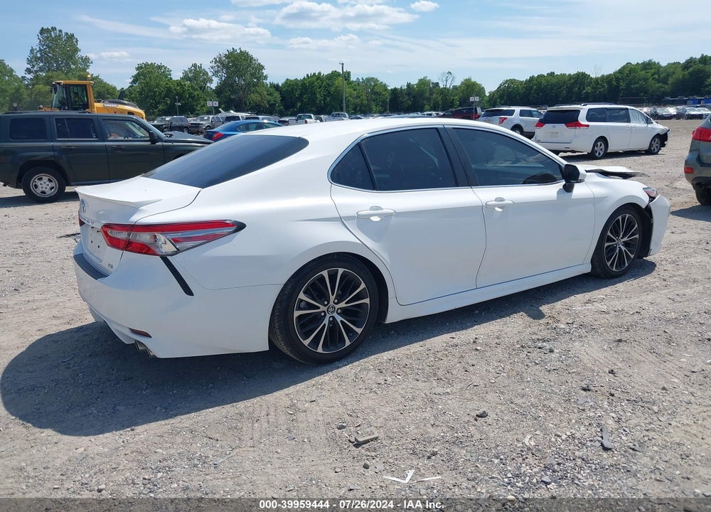 2018 TOYOTA CAMRY SE VIN: 4T1B11HK5JU576528